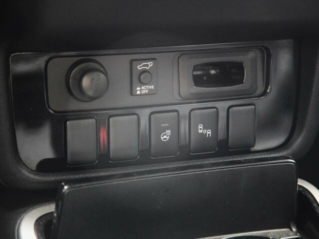 Серый Мицубиси Аутлендер, объемом двигателя 3 л и пробегом 195 тыс. км за 16900 $, фото 17 на Automoto.ua