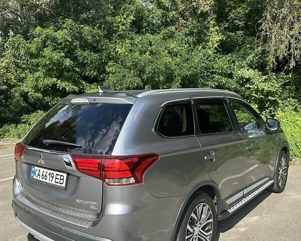 Серый Мицубиси Аутлендер, объемом двигателя 2.36 л и пробегом 85 тыс. км за 17500 $, фото 8 на Automoto.ua