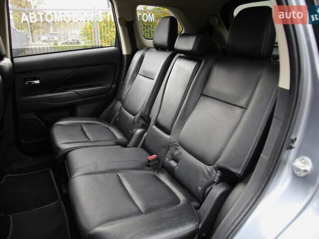 Серый Мицубиси Аутлендер, объемом двигателя 3 л и пробегом 195 тыс. км за 16900 $, фото 7 на Automoto.ua