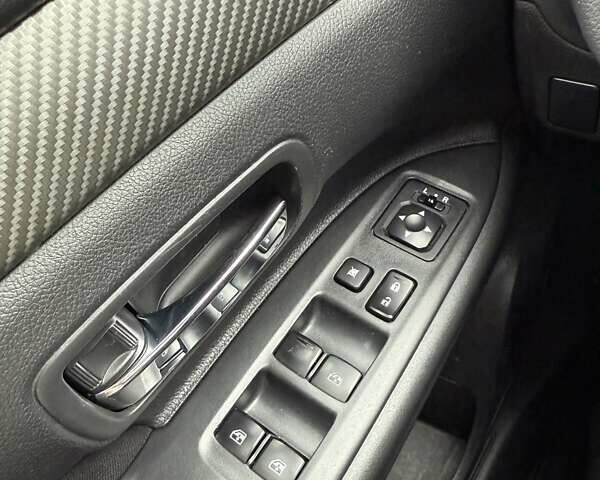 Сірий Міцубісі Аутлендер, об'ємом двигуна 2.36 л та пробігом 86 тис. км за 17000 $, фото 22 на Automoto.ua