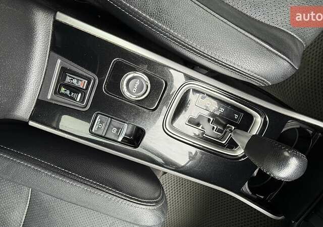 Серый Мицубиси Аутлендер, объемом двигателя 2.36 л и пробегом 153 тыс. км за 16950 $, фото 8 на Automoto.ua