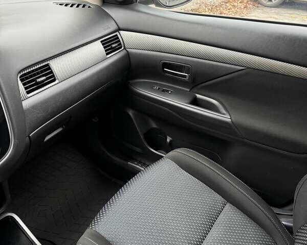 Сірий Міцубісі Аутлендер, об'ємом двигуна 2.36 л та пробігом 86 тис. км за 17000 $, фото 21 на Automoto.ua