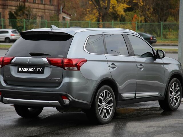 Серый Мицубиси Аутлендер, объемом двигателя 3 л и пробегом 195 тыс. км за 16900 $, фото 5 на Automoto.ua