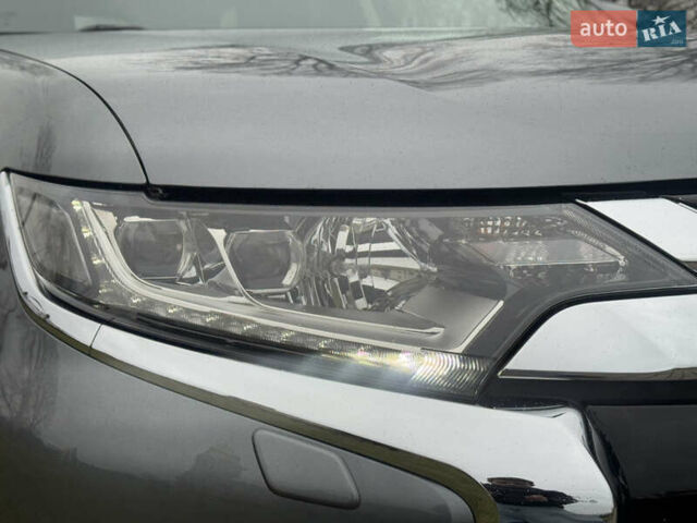 Серый Мицубиси Аутлендер, объемом двигателя 2.2 л и пробегом 152 тыс. км за 17800 $, фото 17 на Automoto.ua