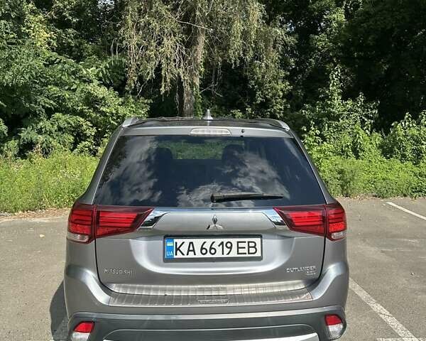 Серый Мицубиси Аутлендер, объемом двигателя 2.36 л и пробегом 85 тыс. км за 17500 $, фото 9 на Automoto.ua