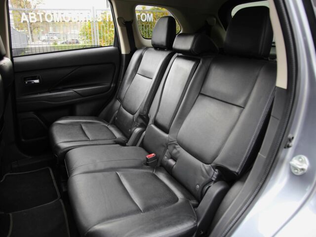 Серый Мицубиси Аутлендер, объемом двигателя 3 л и пробегом 195 тыс. км за 16900 $, фото 8 на Automoto.ua