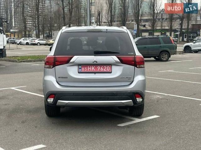 Серый Мицубиси Аутлендер, объемом двигателя 2.36 л и пробегом 120 тыс. км за 16100 $, фото 4 на Automoto.ua
