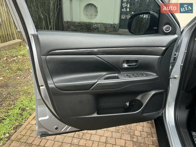 Серый Мицубиси Аутлендер, объемом двигателя 2.4 л и пробегом 189 тыс. км за 16950 $, фото 43 на Automoto.ua