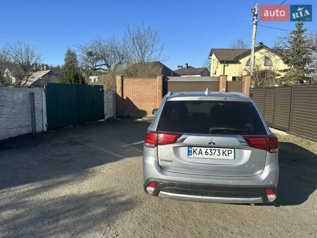 Серый Мицубиси Аутлендер, объемом двигателя 2.4 л и пробегом 140 тыс. км за 15300 $, фото 9 на Automoto.ua