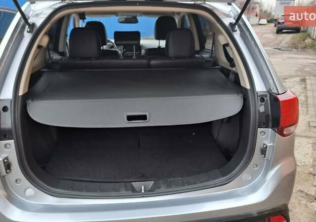 Серый Мицубиси Аутлендер, объемом двигателя 2.36 л и пробегом 120 тыс. км за 16100 $, фото 21 на Automoto.ua