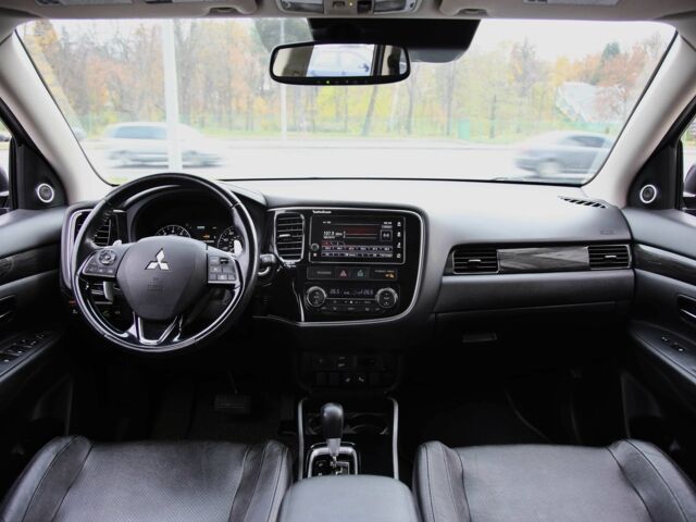 Серый Мицубиси Аутлендер, объемом двигателя 3 л и пробегом 195 тыс. км за 16900 $, фото 12 на Automoto.ua