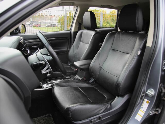 Серый Мицубиси Аутлендер, объемом двигателя 3 л и пробегом 195 тыс. км за 16900 $, фото 7 на Automoto.ua