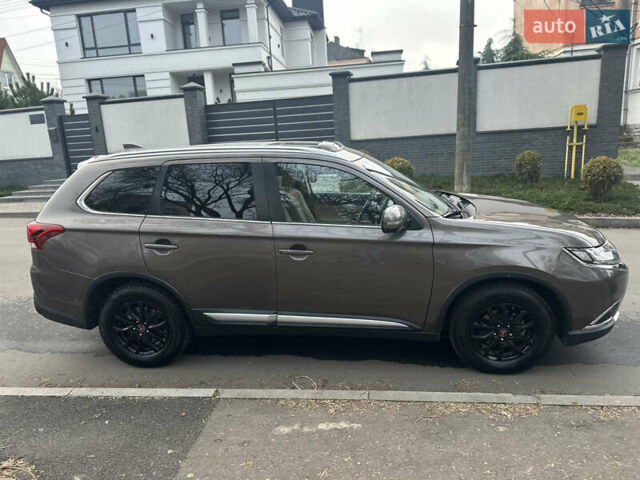 Сірий Міцубісі Аутлендер, об'ємом двигуна 2.36 л та пробігом 48 тис. км за 18000 $, фото 3 на Automoto.ua