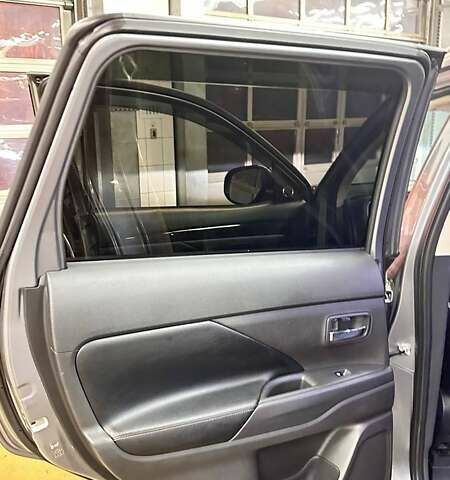 Серый Мицубиси Аутлендер, объемом двигателя 3 л и пробегом 130 тыс. км за 16750 $, фото 43 на Automoto.ua