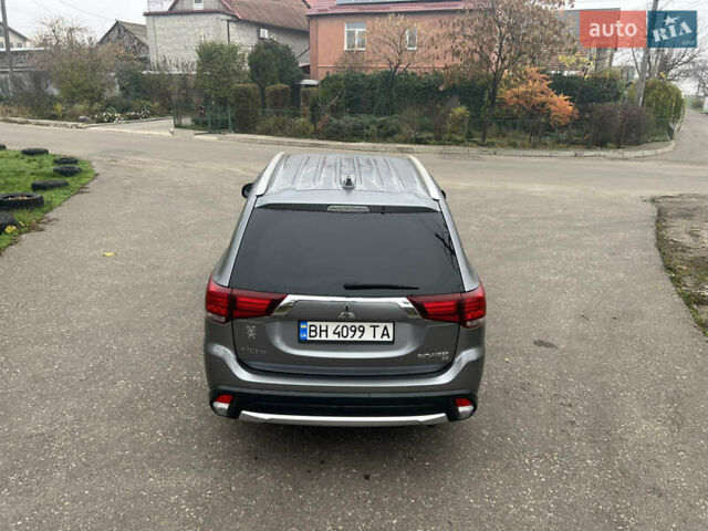 Серый Мицубиси Аутлендер, объемом двигателя 2.36 л и пробегом 85 тыс. км за 15500 $, фото 5 на Automoto.ua