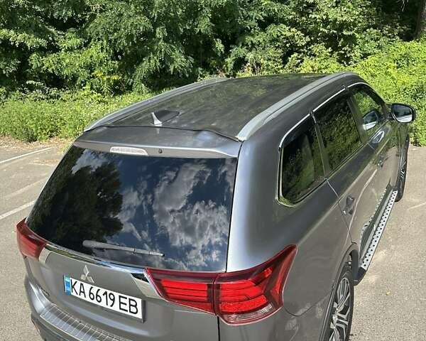 Серый Мицубиси Аутлендер, объемом двигателя 2.36 л и пробегом 85 тыс. км за 17500 $, фото 5 на Automoto.ua