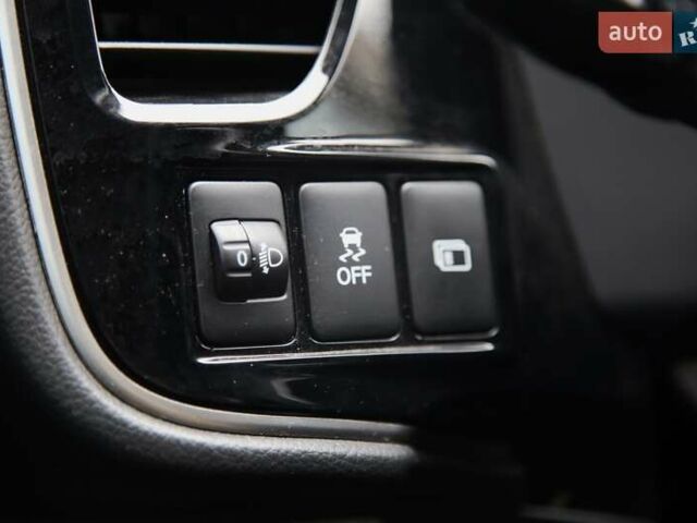 Серый Мицубиси Аутлендер, объемом двигателя 3 л и пробегом 195 тыс. км за 16900 $, фото 21 на Automoto.ua