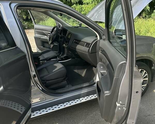 Серый Мицубиси Аутлендер, объемом двигателя 2.36 л и пробегом 85 тыс. км за 17500 $, фото 24 на Automoto.ua