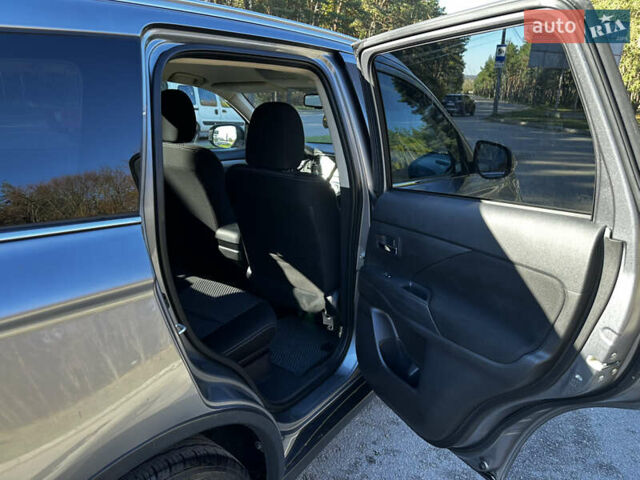 Сірий Міцубісі Аутлендер, об'ємом двигуна 2.2 л та пробігом 240 тис. км за 19600 $, фото 14 на Automoto.ua