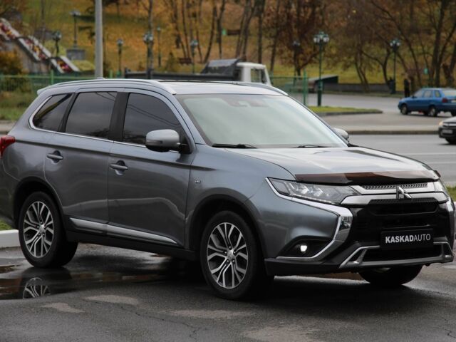 Серый Мицубиси Аутлендер, объемом двигателя 3 л и пробегом 195 тыс. км за 16900 $, фото 2 на Automoto.ua