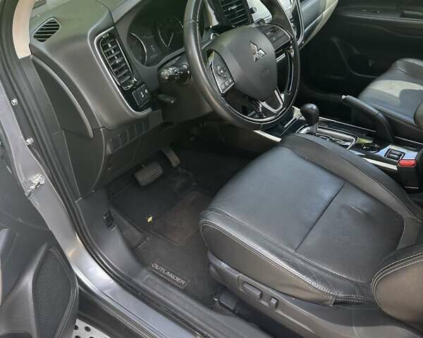 Серый Мицубиси Аутлендер, объемом двигателя 2.36 л и пробегом 85 тыс. км за 17500 $, фото 18 на Automoto.ua