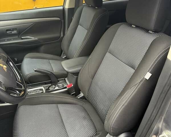 Сірий Міцубісі Аутлендер, об'ємом двигуна 2.36 л та пробігом 86 тис. км за 17000 $, фото 33 на Automoto.ua