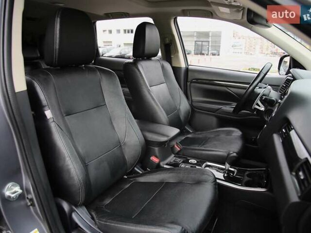 Серый Мицубиси Аутлендер, объемом двигателя 3 л и пробегом 195 тыс. км за 16900 $, фото 9 на Automoto.ua