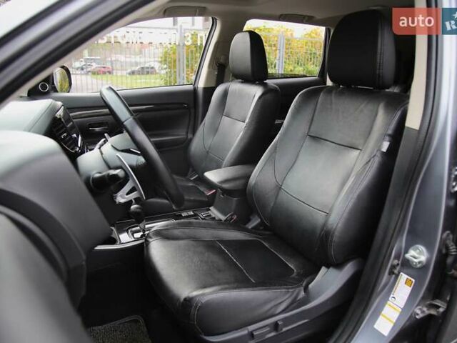 Серый Мицубиси Аутлендер, объемом двигателя 3 л и пробегом 195 тыс. км за 16900 $, фото 6 на Automoto.ua