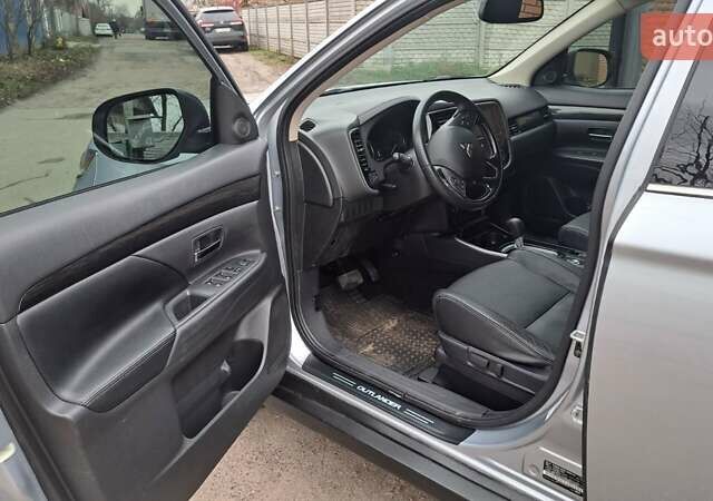 Серый Мицубиси Аутлендер, объемом двигателя 2.36 л и пробегом 120 тыс. км за 16100 $, фото 31 на Automoto.ua