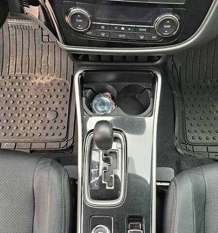 Серый Мицубиси Аутлендер, объемом двигателя 2.36 л и пробегом 120 тыс. км за 16100 $, фото 25 на Automoto.ua