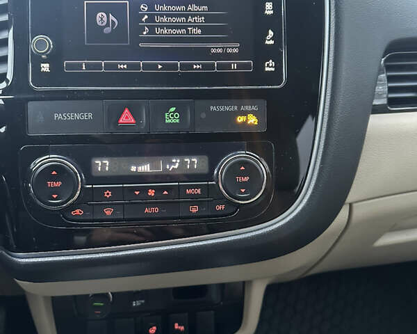 Сірий Міцубісі Аутлендер, об'ємом двигуна 2.36 л та пробігом 48 тис. км за 18000 $, фото 15 на Automoto.ua