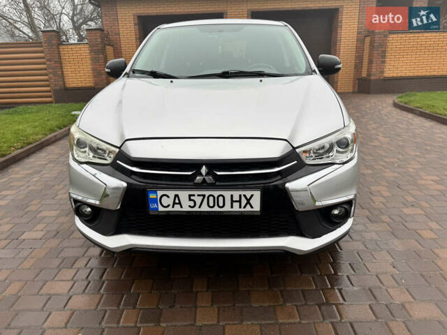 Серый Мицубиси Аутлендер, объемом двигателя 2 л и пробегом 161 тыс. км за 15500 $, фото 2 на Automoto.ua