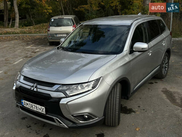 Міцубісі Аутлендер 2018 у Житомирі на Automoto.ua Сірий Міцубісі Аутлендер, об'ємом двигуна 2.36 л та пробігом 130 тис. км за 16750 $, фото 22 на Automoto.ua