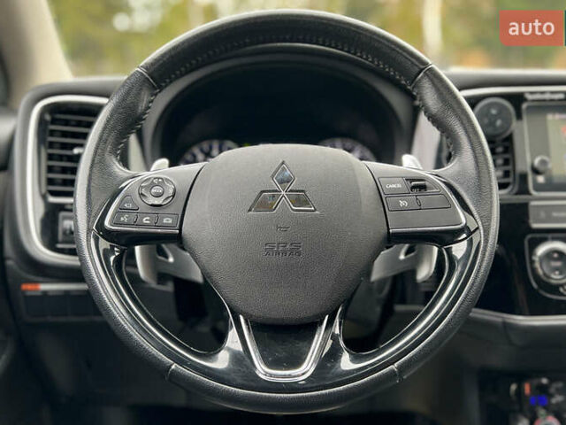 Сірий Міцубісі Аутлендер, об'ємом двигуна 3 л та пробігом 156 тис. км за 18500 $, фото 10 на Automoto.ua