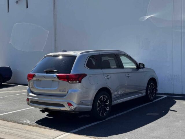 Сірий Міцубісі Аутлендер, об'ємом двигуна 2 л та пробігом 36 тис. км за 7100 $, фото 5 на Automoto.ua