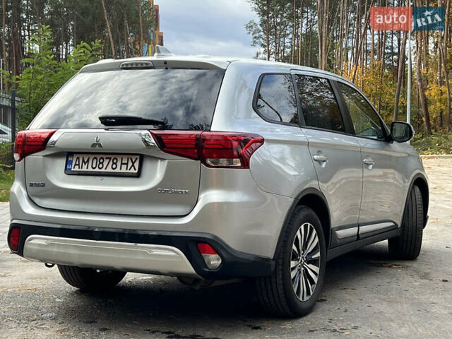 Міцубісі Аутлендер 2018 у Житомирі на Automoto.ua Сірий Міцубісі Аутлендер, об'ємом двигуна 2.36 л та пробігом 130 тис. км за 16750 $, фото 6 на Automoto.ua