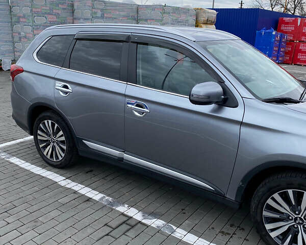 Серый Мицубиси Аутлендер, объемом двигателя 2.36 л и пробегом 160 тыс. км за 18300 $, фото 1 на Automoto.ua