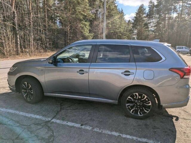 Серый Мицубиси Аутлендер, объемом двигателя 0 л и пробегом 115 тыс. км за 10500 $, фото 3 на Automoto.ua