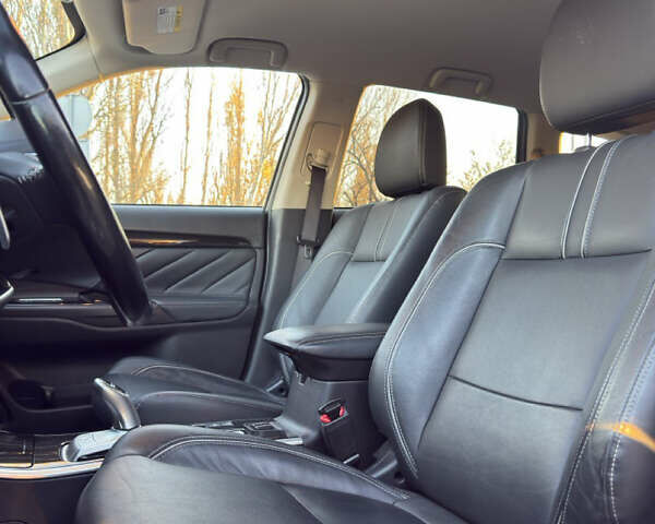 Серый Мицубиси Аутлендер, объемом двигателя 2 л и пробегом 107 тыс. км за 20900 $, фото 15 на Automoto.ua