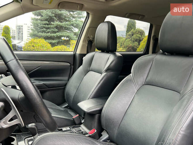 Сірий Міцубісі Аутлендер, об'ємом двигуна 3 л та пробігом 156 тис. км за 18500 $, фото 8 на Automoto.ua