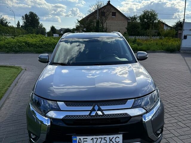 Серый Мицубиси Аутлендер, объемом двигателя 2.4 л и пробегом 139 тыс. км за 18900 $, фото 1 на Automoto.ua