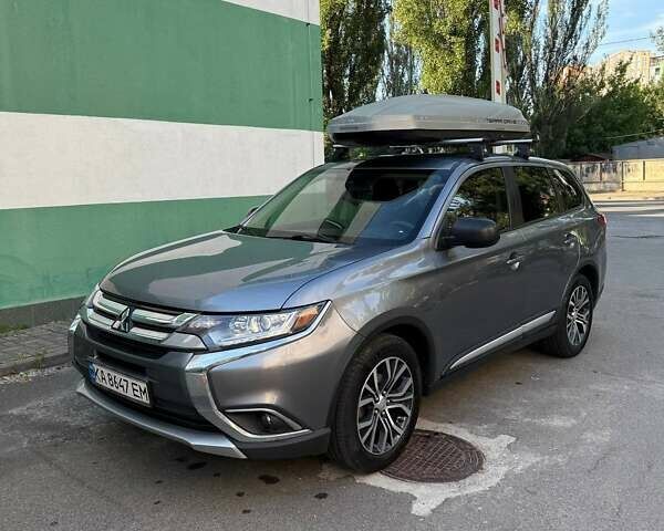 Сірий Міцубісі Аутлендер, об'ємом двигуна 2.36 л та пробігом 186 тис. км за 15500 $, фото 1 на Automoto.ua