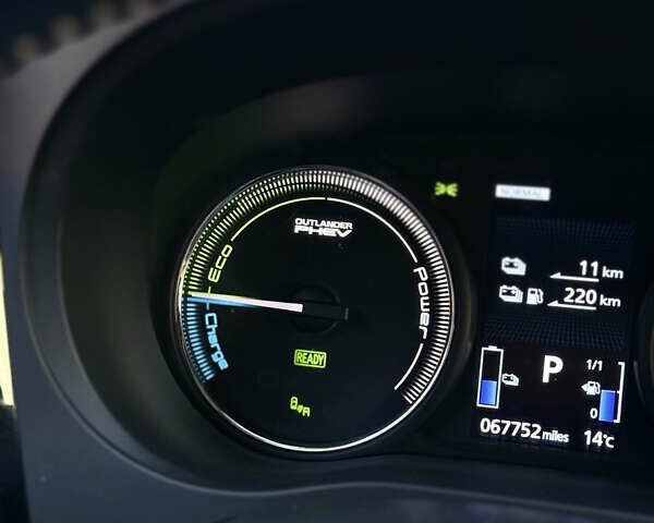 Серый Мицубиси Аутлендер, объемом двигателя 2 л и пробегом 107 тыс. км за 20900 $, фото 25 на Automoto.ua