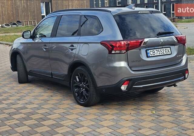 Міцубісі Аутлендер 2018 у Чернігові на Automoto.ua Сірий Міцубісі Аутлендер, об'ємом двигуна 2.36 л та пробігом 170 тис. км за 14300 $, фото 4 на Automoto.ua