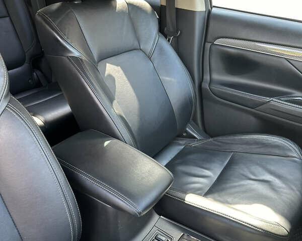 Серый Мицубиси Аутлендер, объемом двигателя 2.36 л и пробегом 160 тыс. км за 18300 $, фото 11 на Automoto.ua