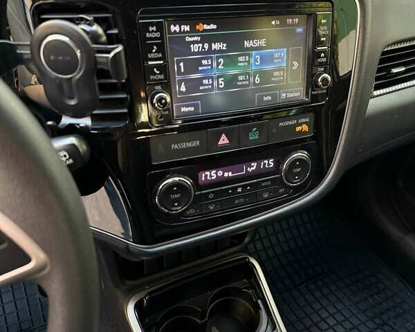 Сірий Міцубісі Аутлендер, об'ємом двигуна 2.36 л та пробігом 186 тис. км за 15500 $, фото 11 на Automoto.ua