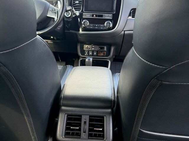 Серый Мицубиси Аутлендер, объемом двигателя 2.4 л и пробегом 139 тыс. км за 18900 $, фото 9 на Automoto.ua