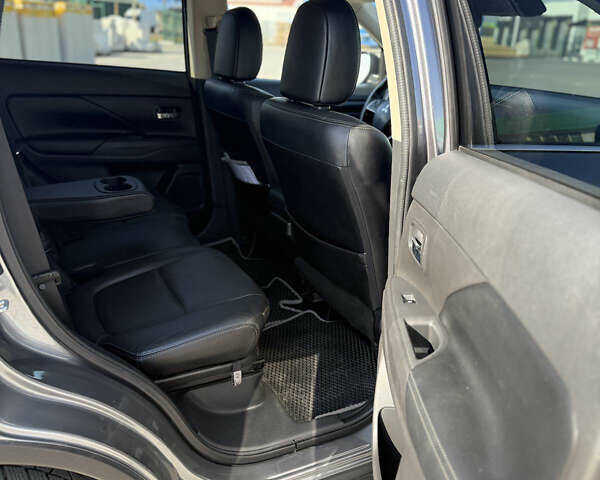 Сірий Міцубісі Аутлендер, об'ємом двигуна 3 л та пробігом 190 тис. км за 17100 $, фото 11 на Automoto.ua