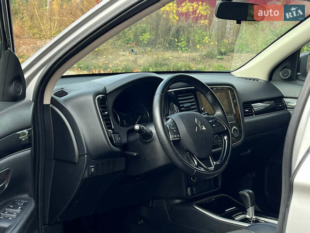 Міцубісі Аутлендер 2018 у Житомирі на Automoto.ua Сірий Міцубісі Аутлендер, об'ємом двигуна 2.36 л та пробігом 130 тис. км за 16750 $, фото 15 на Automoto.ua