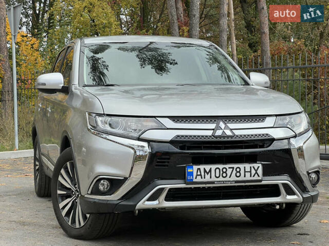 Міцубісі Аутлендер 2018 у Житомирі на Automoto.ua Сірий Міцубісі Аутлендер, об'ємом двигуна 2.36 л та пробігом 130 тис. км за 16750 $, фото 1 на Automoto.ua